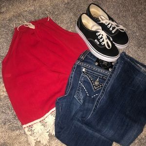 5/$25 FINAL SALE 💵 Red and lace tank top!!❤️